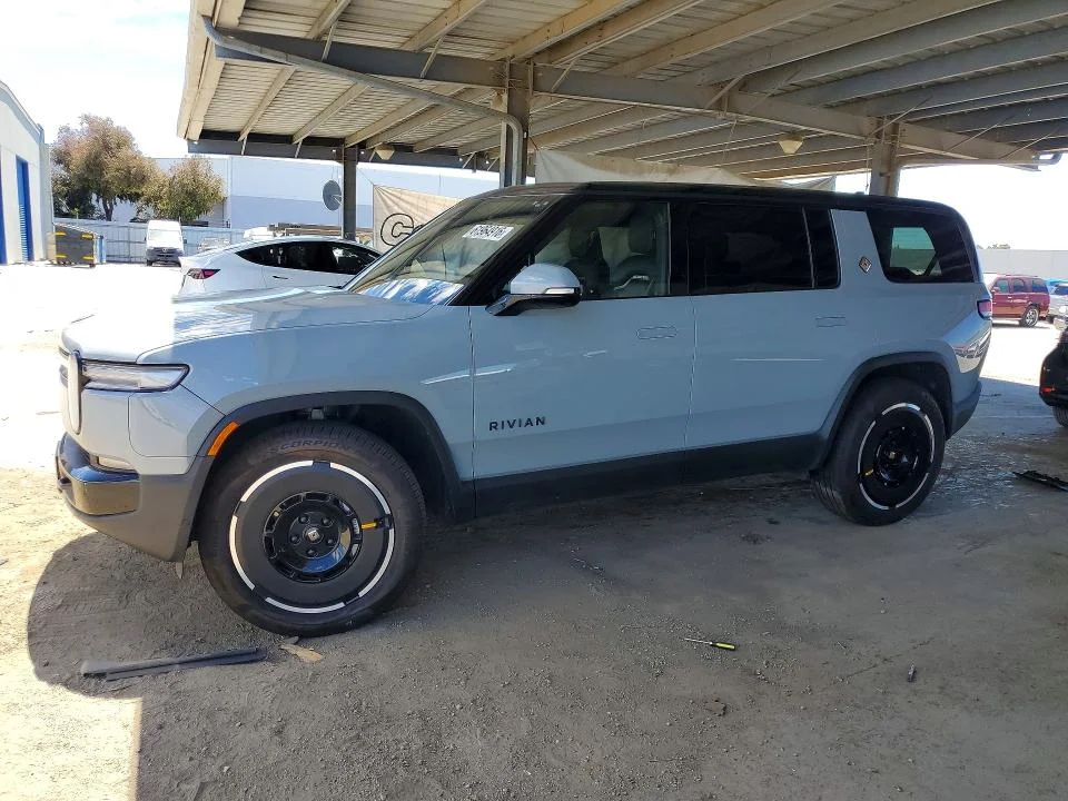 2025 Rivian R1S