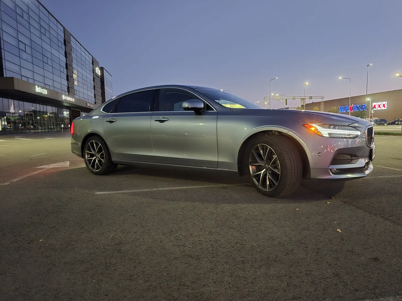 Volvo S90